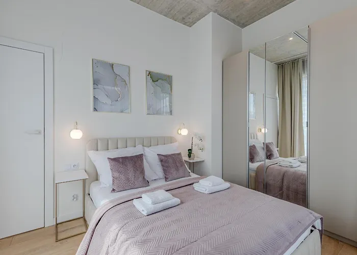 River Premium C Apartment